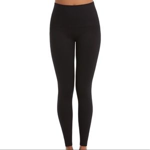 Spanx Black Look At Me Now Seamless Leggings Sz L